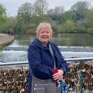 Meet your Posher, Debbie